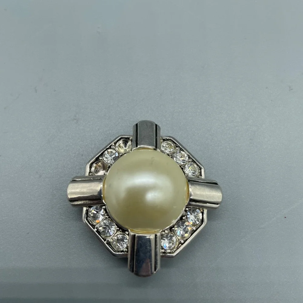 Franklin Mint Faux Pearl Rhinestone Brooch‎ Pendant Silver Tone FM China Vintage